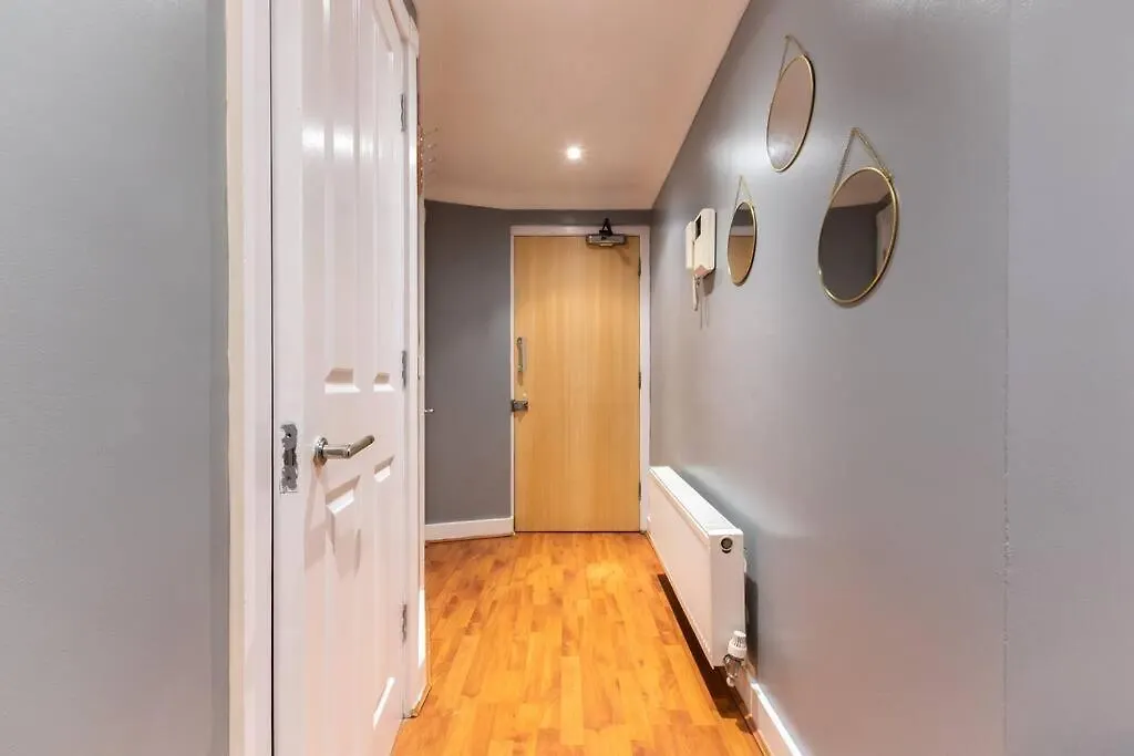 Zircon - 2 Bed Flat With Parking Apartment Southampton United Kingdom