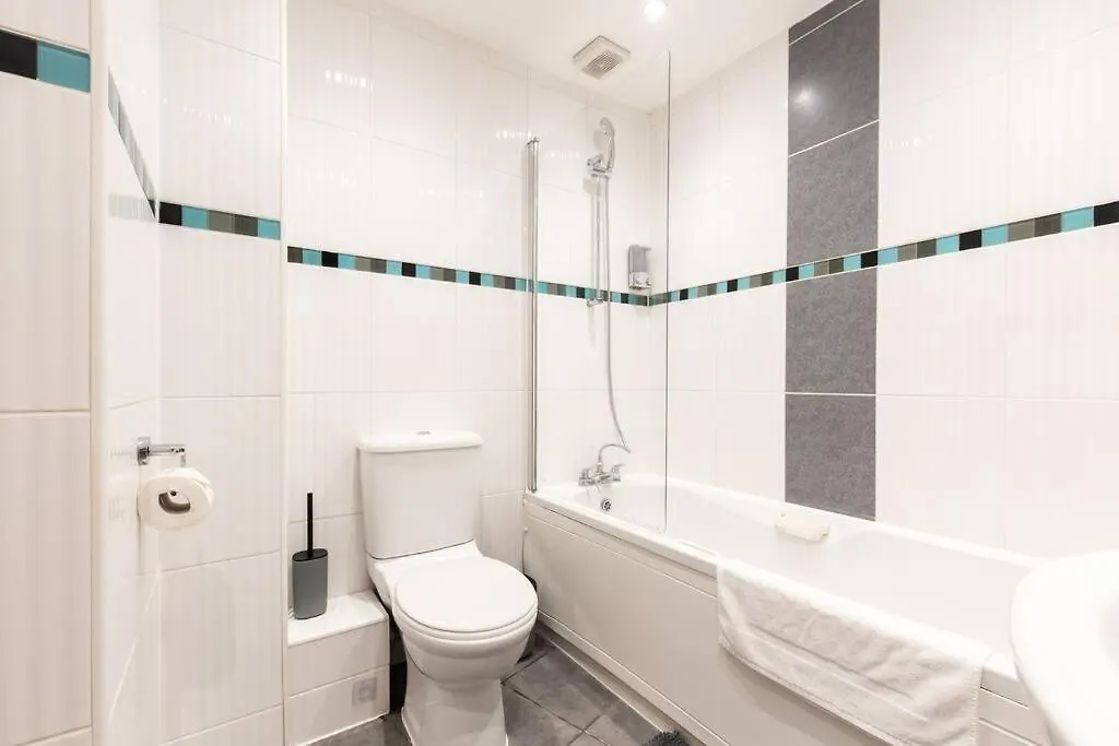 Zircon - 2 Bed Flat With Parking Apartment Southampton