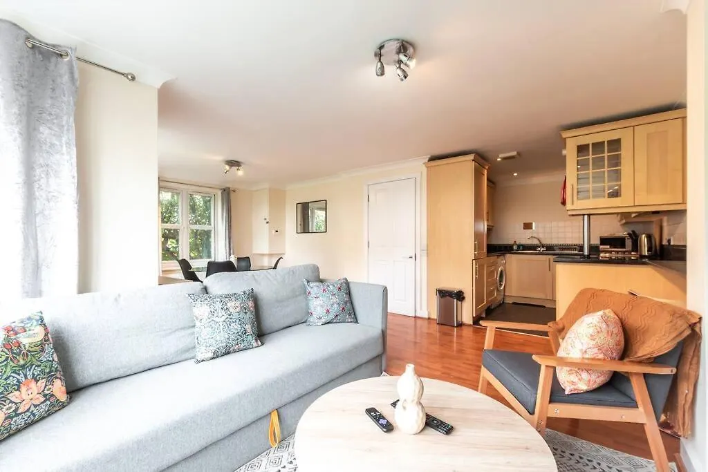 Zircon - 2 Bed Flat With Parking Apartment Southampton