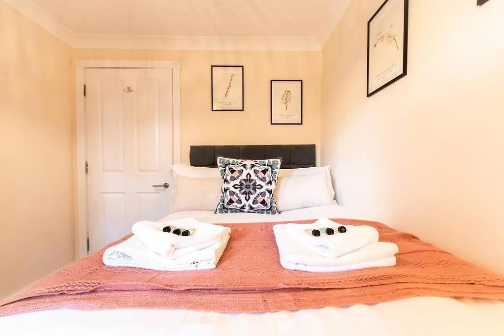 Zircon - 2 Bed Flat With Parking Apartment Southampton United Kingdom