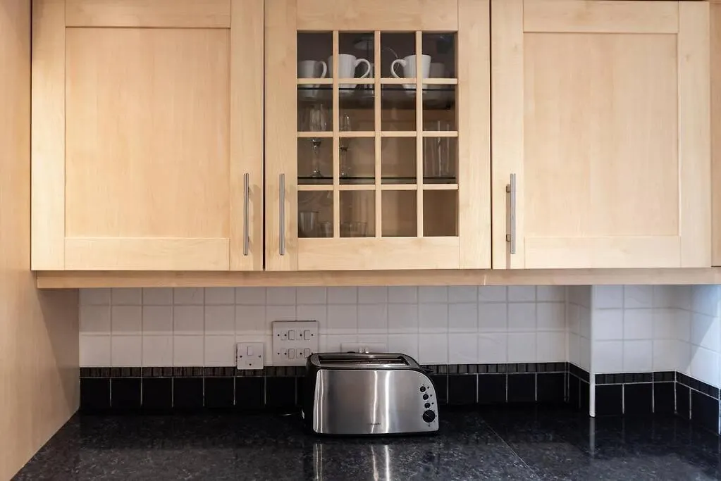 Zircon - 2 Bed Flat With Parking Apartment Southampton