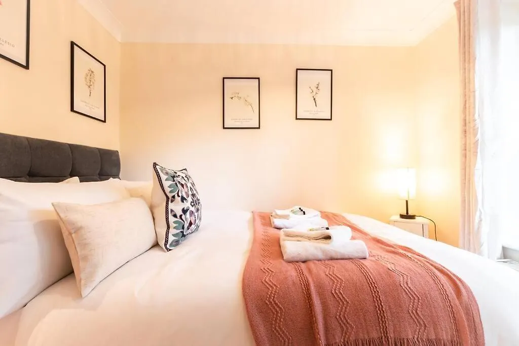 Zircon - 2 Bed Flat With Parking Apartment Southampton United Kingdom