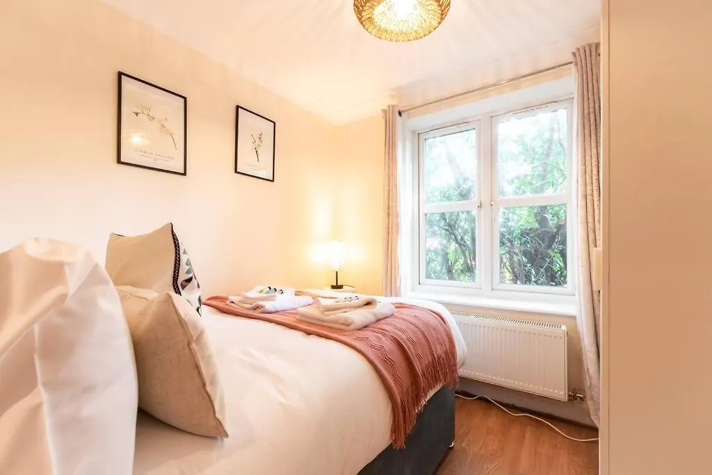 Zircon - 2 Bed Flat With Parking Apartment Southampton 0*,  United Kingdom