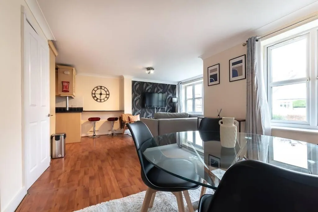 Zircon - 2 Bed Flat With Parking Apartment Southampton