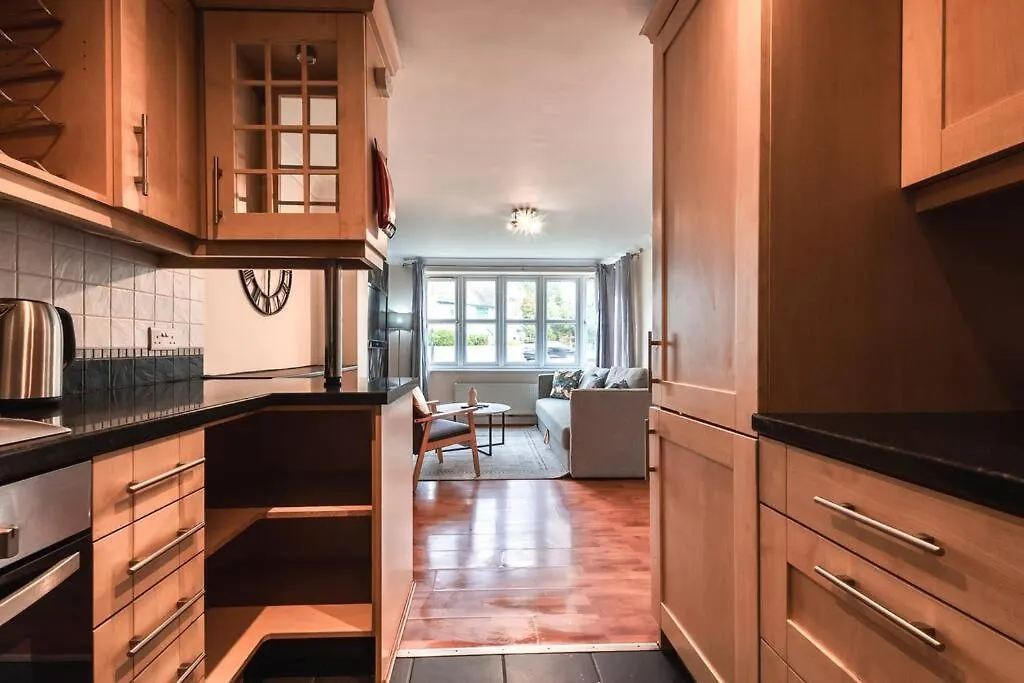 Zircon - 2 Bed Flat With Parking Apartment Southampton